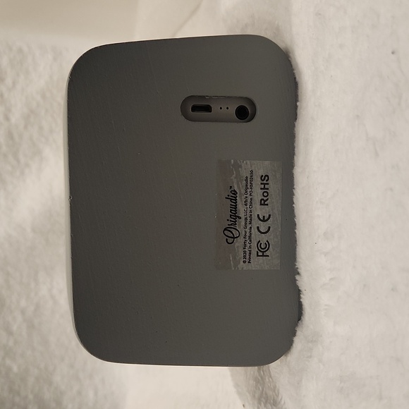 Temblor Wireless speaker and charger, gray ans bamboo - Picture 7 of 7